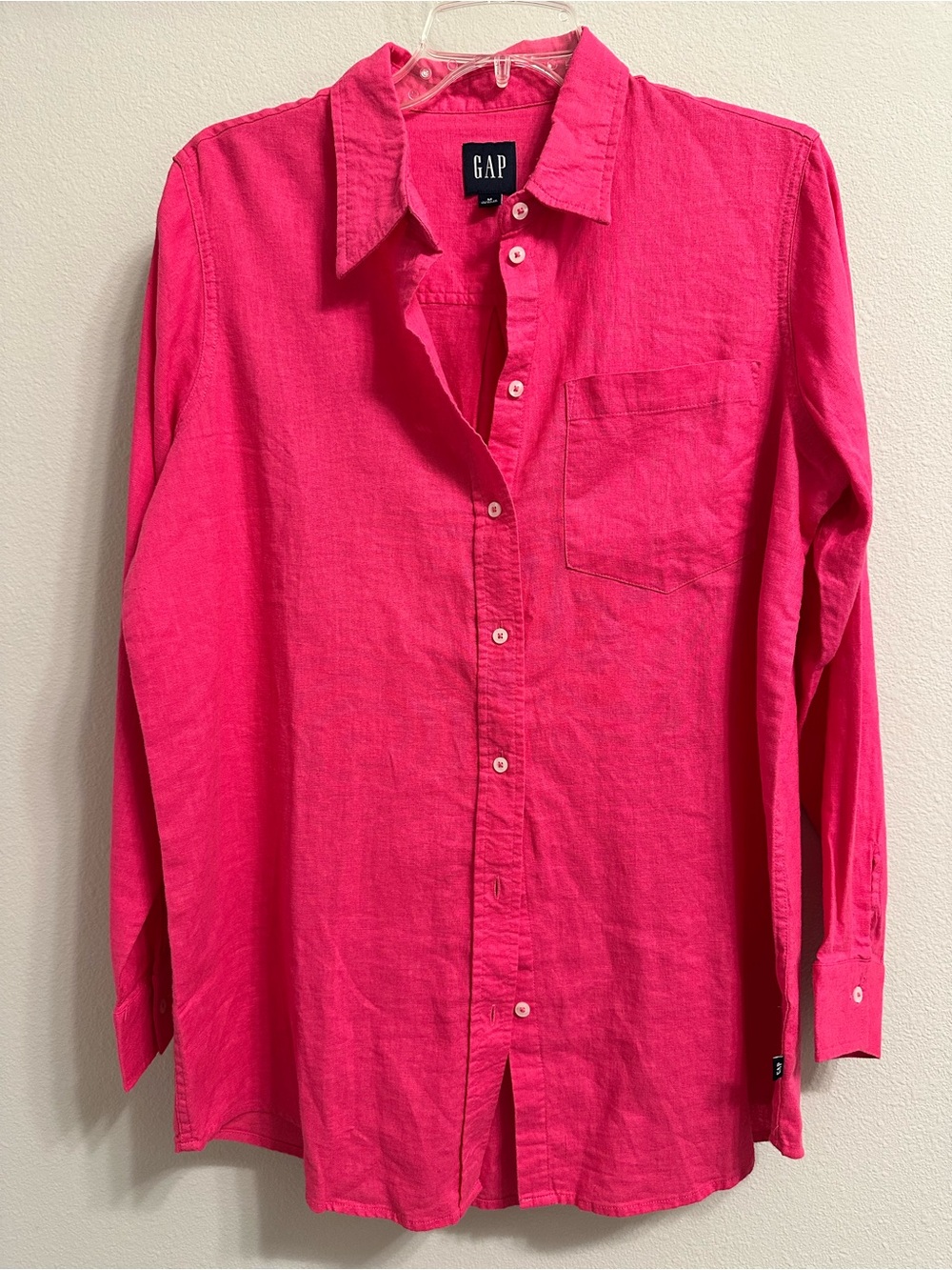 GAP Women’s Bright Pink Long-Sleeve Button-Down Shirt 55% linen 45% rayon size M